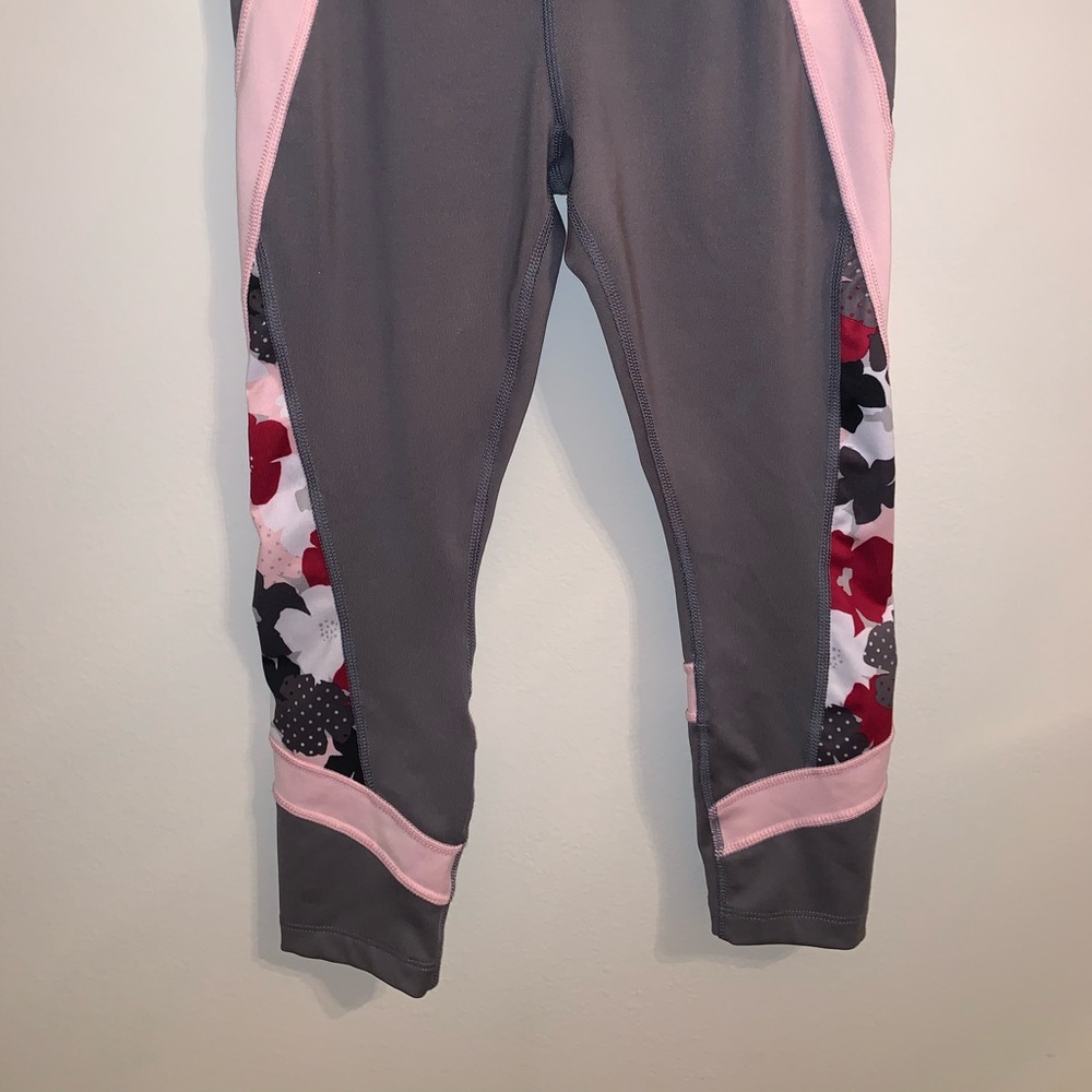 Avia Gray floral leggings size girls M (7-8) - Picture 3 of 9